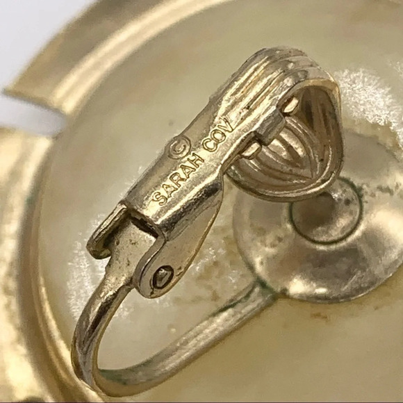 Sarah Coventry Vintage Mod Clip Gold Earrings - Picture 4 of 4